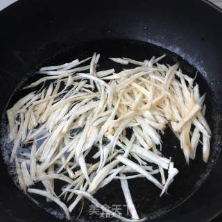 黑椒杏鲍菇尖椒丝的做法步骤：4