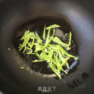 黑椒杏鲍菇尖椒丝的做法步骤：6