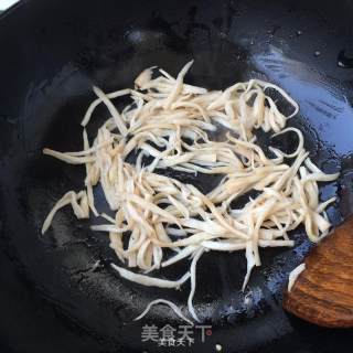 黑椒杏鲍菇尖椒丝的做法步骤：7