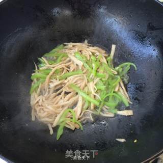 黑椒杏鲍菇尖椒丝的做法步骤：8