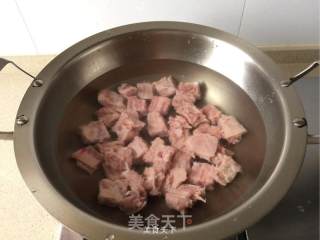 抓住春天的尾巴【春笋炖子排】的做法步骤：2