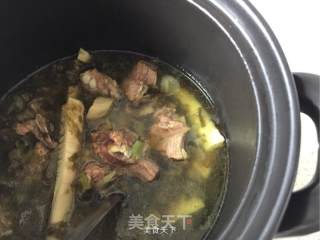 抓住春天的尾巴【春笋炖子排】的做法步骤：8