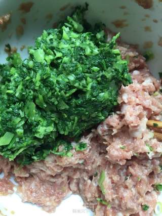 黄豆芽烧面筋塞肉的做法步骤：3