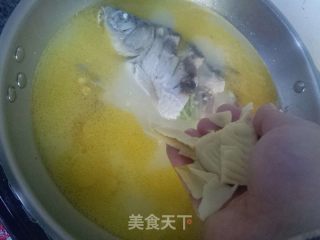 养颜补气靓汤之: 鲫鱼鲜笋豆腐汤的做法步骤：17