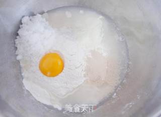 早餐首选——热狗面包的做法步骤：1