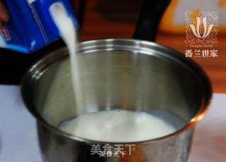[香兰世家]丝滑草莓布丁 爱上布丁从它开始的做法步骤：1