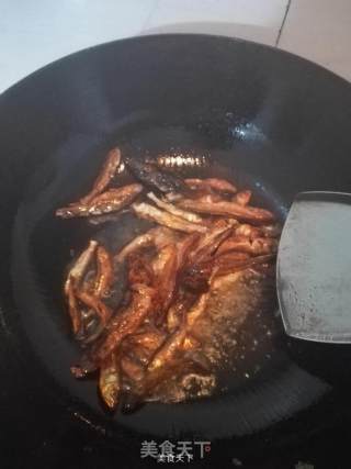 香辣小杂鱼的做法步骤：3
