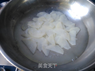 凉拌香辣土豆片的做法步骤：2