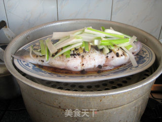 豉蒸鲈鱼的做法步骤：3