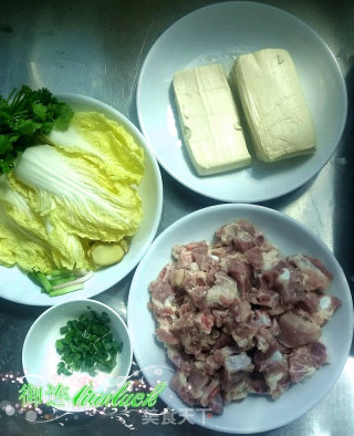 一次过做三餸一汤之～～排骨豆腐汤娃娃菜的做法步骤：1