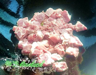 一次过做三餸一汤之～～排骨豆腐汤娃娃菜的做法步骤：5