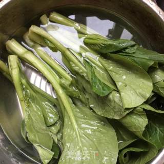 白灼广东菜心的做法步骤：1