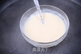 最爱这入口即化的柔软——芒果慕斯蛋糕的做法步骤：2
