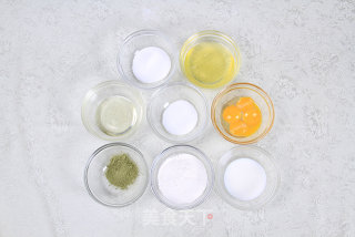 舌尖上的青涩风情——抹茶蛋糕卷的做法步骤：1