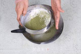 舌尖上的青涩风情——抹茶蛋糕卷的做法步骤：6