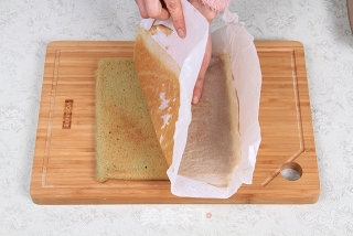 舌尖上的青涩风情——抹茶蛋糕卷的做法步骤：22