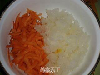 银耳海鲜粥的做法步骤：1