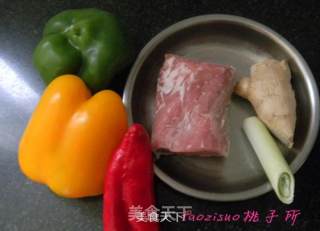 彩椒肉丁的做法步骤：1