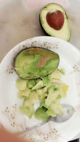 牛油果沙拉的做法步骤：3