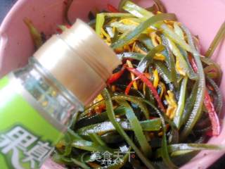 鲜虫草花拌海带的做法步骤：7