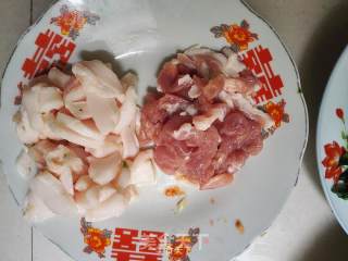 苦瓜炒肉的做法步骤：3