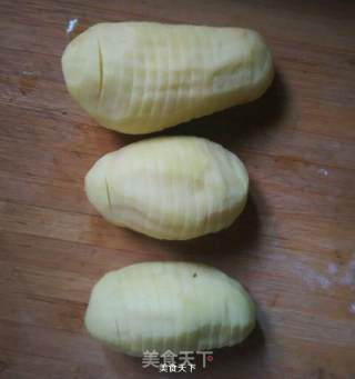 烧烤酱版风琴土豆的做法步骤：1