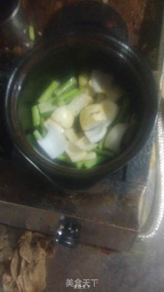 鸡公煲干锅做法的做法步骤：4