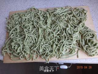 健康营养蔬菜绿面条手擀面的做法步骤：9
