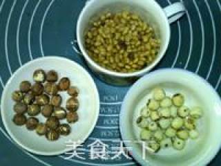 红白莲子豆浆的做法步骤：1