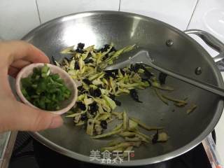 春笋黑木耳炒肉丝的做法步骤：7