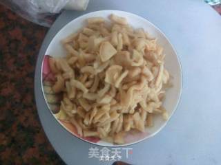 萝卜干炒花生米的做法步骤：3