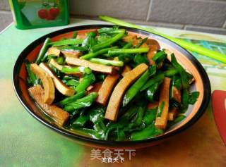 韭菜炒豆干的做法步骤：6