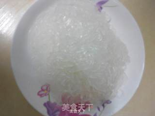 绿豆芽炒水晶粉丝的做法步骤：3