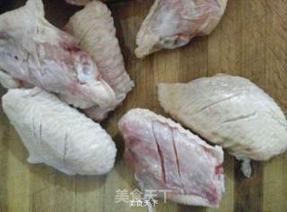 可乐鸡翅的做法步骤：1