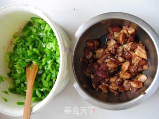 紫米青椒肉丁包子的做法步骤：6