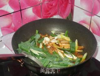 蒜苗炒肉的做法步骤：6