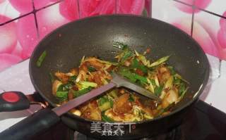 蒜苗炒肉的做法步骤：7