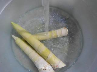墨鱼鲞炒雷笋的做法步骤：2