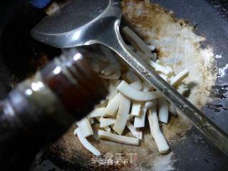墨鱼鲞炒雷笋的做法步骤：7