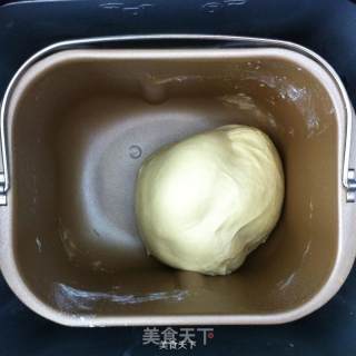 火腿肠肉松包的做法步骤：2