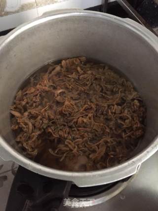 客家菜尾焖五花肉的做法步骤：3