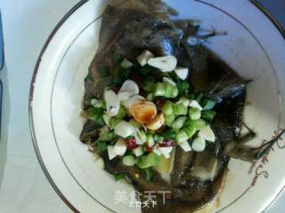 葱油鸦片鱼头的做法步骤：5