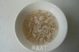 韭菜鸡蛋馅饼的做法步骤：2