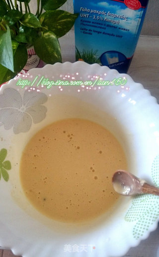 咸香牛奶鸡蛋饼（=＾● w ●＾=）的做法步骤：4
