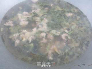 酸菜肉片蘑菇汤的做法步骤：7
