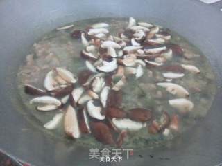 酸菜肉片蘑菇汤的做法步骤：8