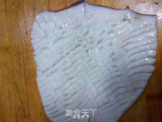 油爆鱿鱼的做法步骤：2