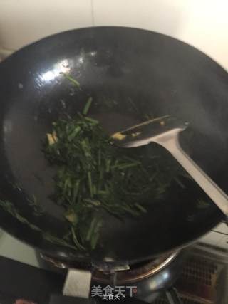 茴香炒鸡蛋的做法步骤：2