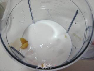 菠萝酸奶昔的做法步骤：4