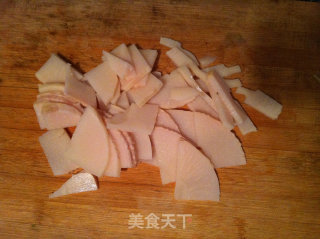 胡萝卜木耳炒竹笋的做法步骤：2
